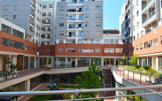 Apartament 2+1 tek Komisariati 4 ( kompleksi Tower Bridge).