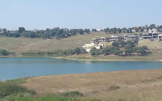 Toka per shitje ne Liqenin e Farkes!