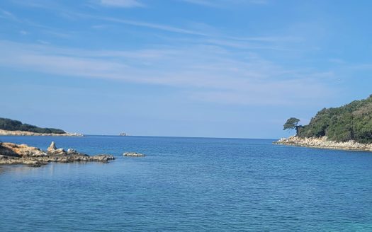 Shitet apartament 1+1 ne Ksamil.