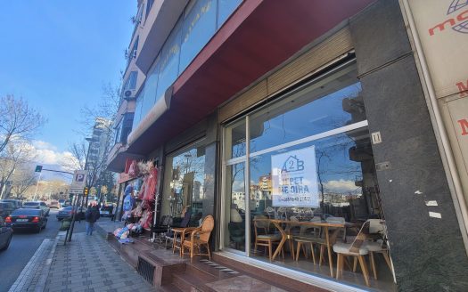 Dyqan me qira tek ish stacioni i trenit Tirane.
